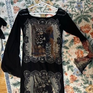 Black Graphic Long-Sleeve Tunic with Beige Print